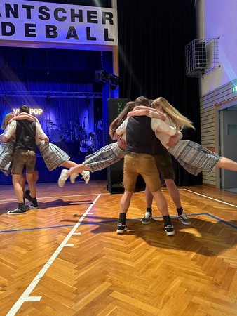 Gemeindeball Polonaise tanzen